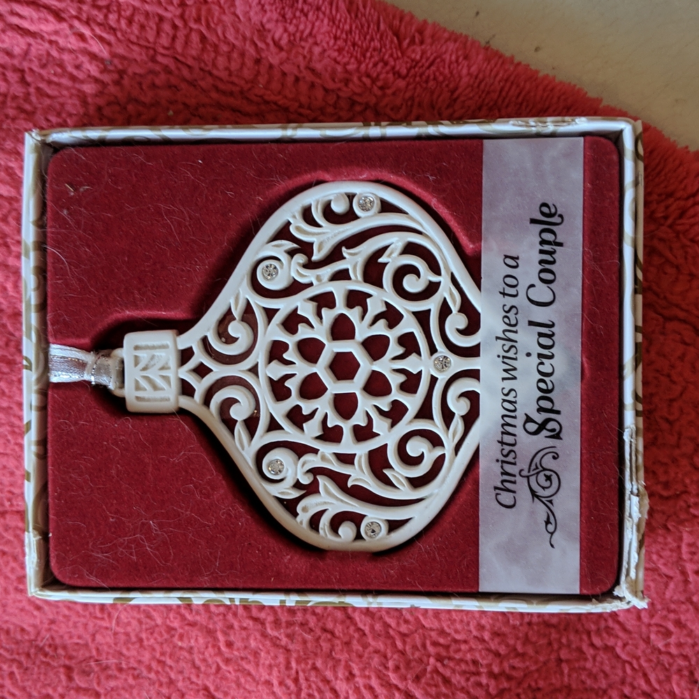 H & H Swarovski Crystal Keepsakes Special Couple Ornament.